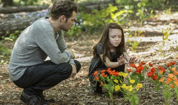 The Originals: reaproximação de pai e filha nas fotos do episódio 4x03