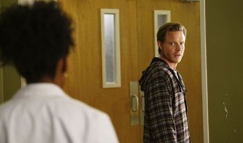 Grey’s Anatomy: pais recusam operação em filho no trailer do episódio 13x22