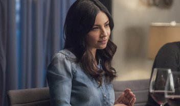 Supergirl: Maggie não gosta da intromissão da heroína em cena do episódio 2x19