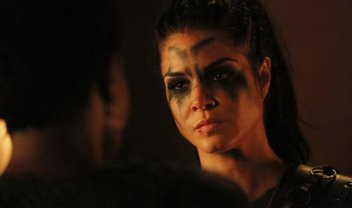 The 100: preparação para a batalha em cena do episódio 4x10