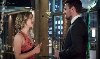 Arrow: Oliver e Felicity em festa nas fotos do episódio 5x22