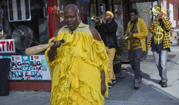 Unbreakable Kimmy Schmidt: Titus afirma ser hetero em cena da 3ª temporada