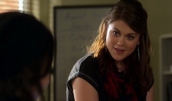 Pretty Little Liars: Paige e Emily conversam sobre Alison em cena do episódio 7x15