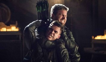 Arrow: o confronto final entre Oliver e Prometheus na 5ª season finale (spoilers!)