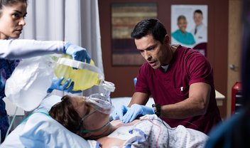 The Night Shift: médico desiste de paciente no trailer do episódio 4x04