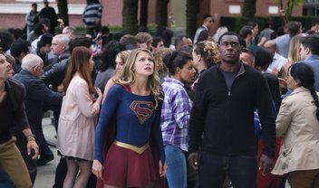 Supergirl: Kara em negação nas cenas do episódio de estreia da 3ª temporada