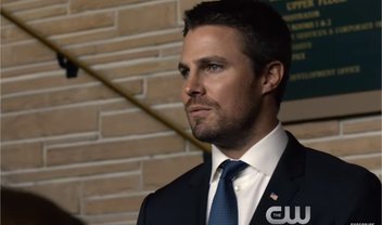 Arrow: Oliver menciona Bruce Wayne em cena do episódio 6x02