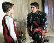 Legends of Tomorrow: passado de Ray Palmer no trailer e fotos do episódio 3x04