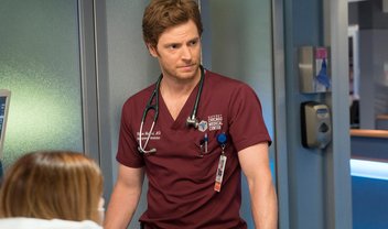 Chicago Med: bebê subdesenvolvido no trailer, cenas e fotos do episódio 3x02