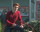 Riverdale: Papai Noel e Capuz Preto no trailer e fotos do episódio 2x09, o último do ano