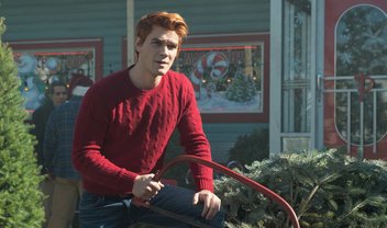 Riverdale: Papai Noel e Capuz Preto no trailer e fotos do episódio 2x09, o último do ano