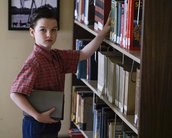 Young Sheldon dá aulas para o irmão: cenas do 9º episódio, o último do ano