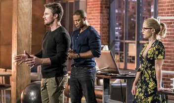 Arrow: Oliver fortalece equipe no trailer estendido e fotos do episódio 6x10