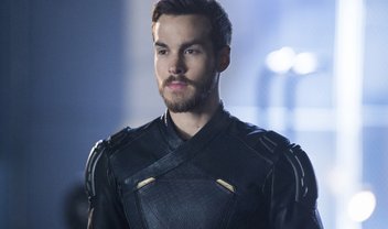 Supergirl: Mon-El contra Régia em cena do episódio 3x10, o primeiro de 2018