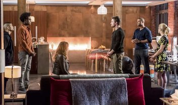 Arrow retorna com Oliver reorganizando equipe: trailer e cena do episódio 6x10