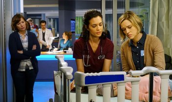 Chicago Med: corrida contra tempo para salvar bebê no trailer e cenas do episódio 3x11