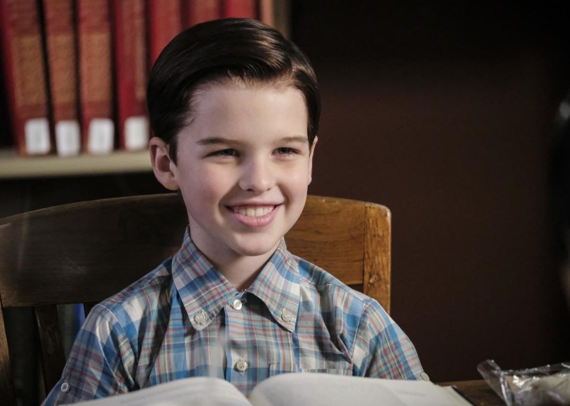 Imagem de Young Sheldon: amizade com garota mais velha no trailer e cenas do 15º episódio