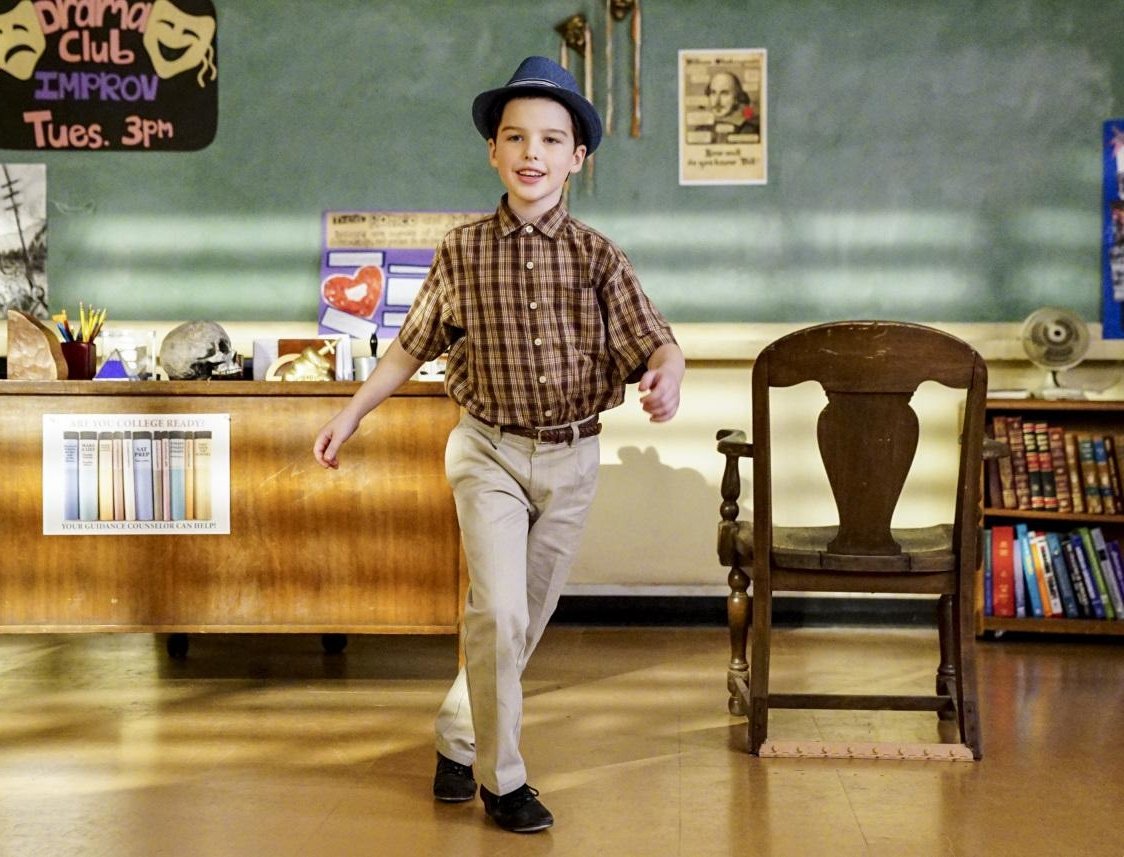 Imagem de Young Sheldon: aula de teatro no trailer e cenas do episódio 1x16