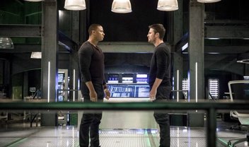 Arrow: briga feia entre Oliver e Diggle no trailer e nas fotos do episódio 6x17