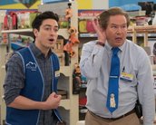 Superstore: vendedores locais dentro da Cloud 9 no trailer do episódio 3x18