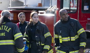 Station 19: bombeiros devem escolher seu capitão entre Andy e Jack no episódio 1x08