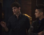 Shadowhunters: Magnus teme pela vida de Alec em cena do episódio 3x08