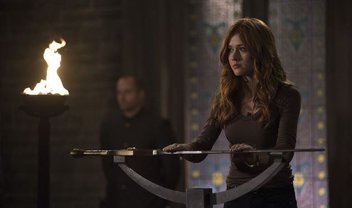 Shadowhunters: sentença de Clary é dada e personagem de partida no episódio 3x08