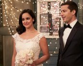 Brooklyn 99: Gina Rodriguez e casamento de Jake e Amy nas cenas da 5ª season finale