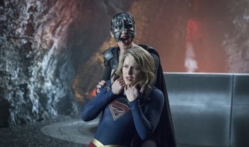 Supergirl e Reign se enfrentam em batalha final nas fotos do final da 3ª temporada