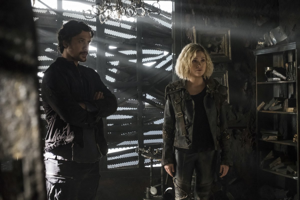 Imagem de The 100: papéis de heróis e vilões se invertem com assassinato e traição no episódio 5x08