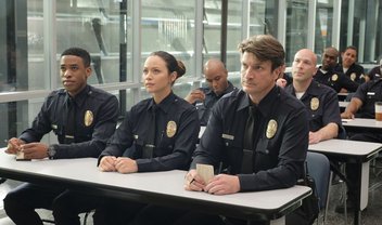 The Rookie: Nathan Fillion é policial novato nas fotos do primeiro episódio da série