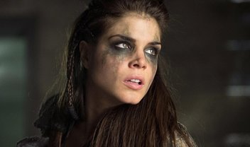 The 100: Octavia e Bellamy marcham em direção ao Vale em cena do episódio 5x11