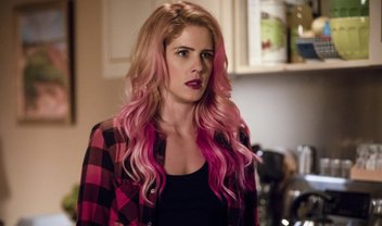 Arrow: Felicity de visual novo nas fotos do primeiro episódio da 7ª temporada