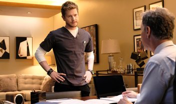 The Resident: o pai de Conrad muda a dinâmica do hospital no trailer do episódio 2x02