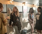 Riverdale Anos 90? veja o elenco vivendo os pais em fotos do episódio flashback