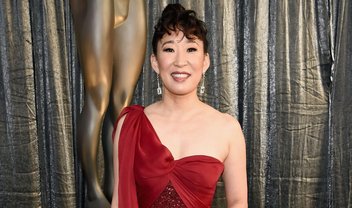 Killing Eve parabeniza Sandra Oh por prêmios em vídeo da série