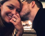 Melissa Benoist e Chris Wood vão se casar! Estrelas de Supergirl anunciam noivado