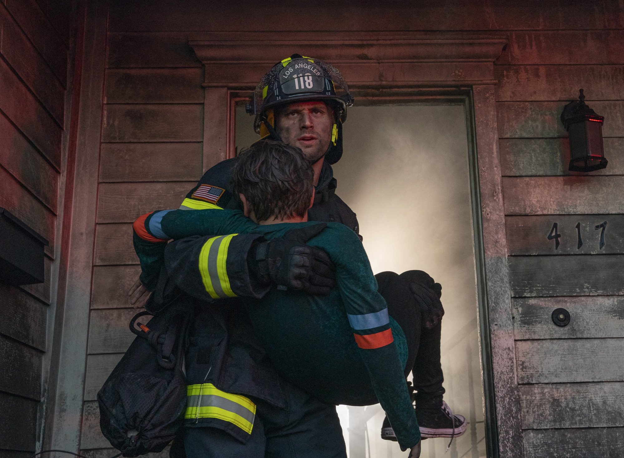 911: drama retorna com nova catástrofe no episódio 2x14 (trailer
