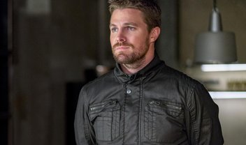 Stephen Amell está disposto a viver Oliver Queen em futuras séries do Arrowverso