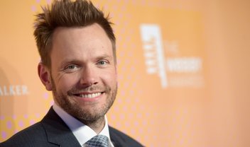 Will & Grace: Joel McHale, de Community, viverá interesse amoroso de Karen