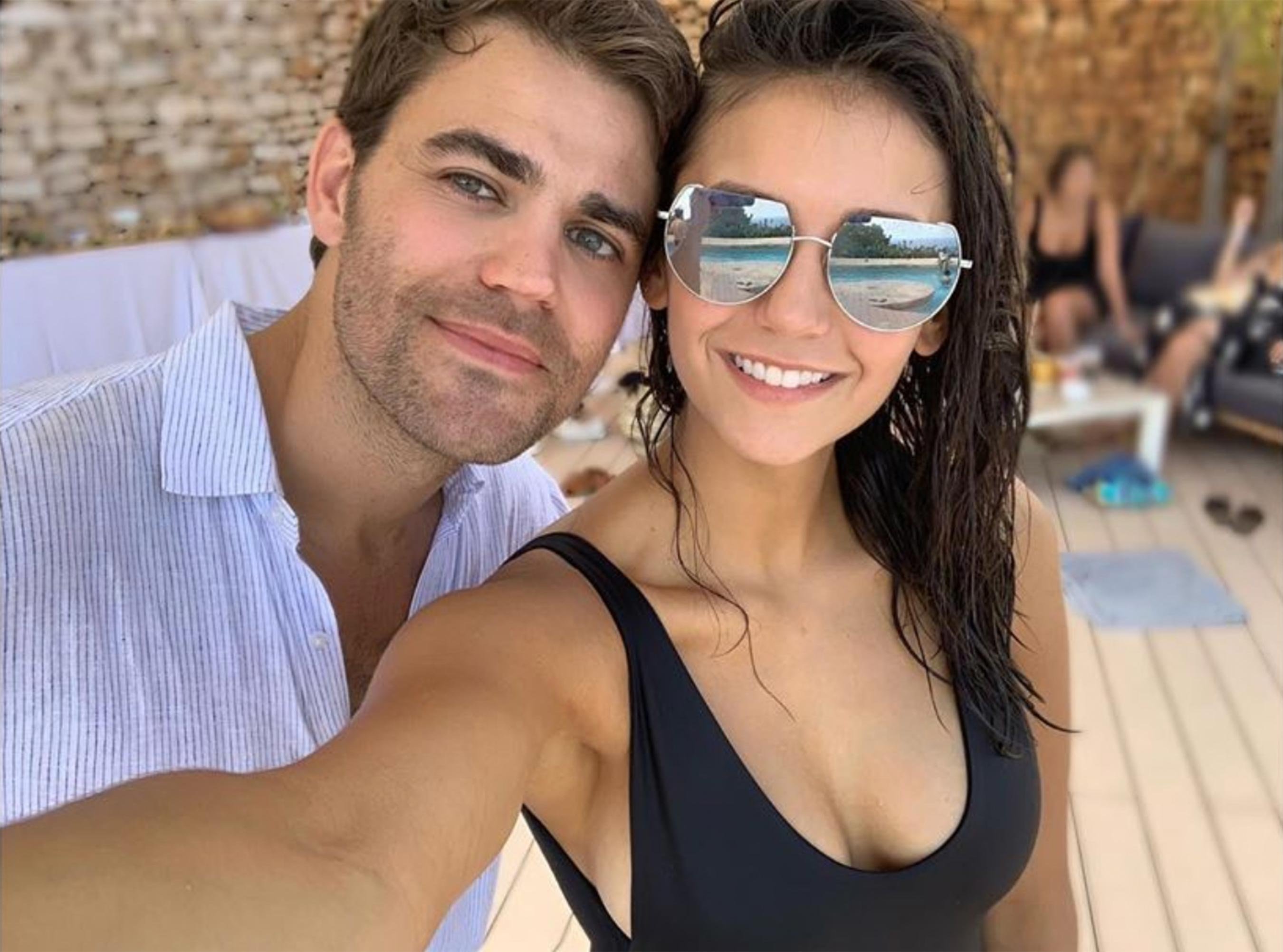 Imagem de Vampire Diaries: Nina Dobrev e Paul Wesley zombam rumores de briga em vídeo bem-humorado