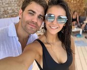 Vampire Diaries: Nina Dobrev e Paul Wesley zombam rumores de briga em vídeo bem-humorado