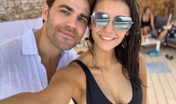 Vampire Diaries: Nina Dobrev e Paul Wesley zombam rumores de briga em vídeo bem-humorado