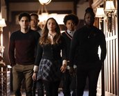 Legacies: Julie Plec promete episódio especial de Natal hilário