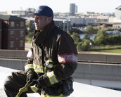 Chicago Fire: reféns em meio a incêndio no episódio 8x07 (trailer e fotos)