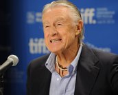 Morre Joel Schumacher, diretor de Batman & Robin e Os Garotos Perdidos 