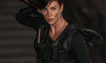 Charlize Theron diz que nunca foi convidada para filmes da Marvel