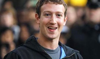 Zuckerberg volta a Harvard e recebe tratamento de estrela