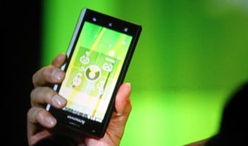 Lenovo K800: o primeiro smartphone com processador Intel