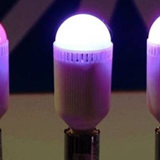 Imagem de Lâmpada de LED dura até quatro anos e meio e emite 20 mil cores diferentes